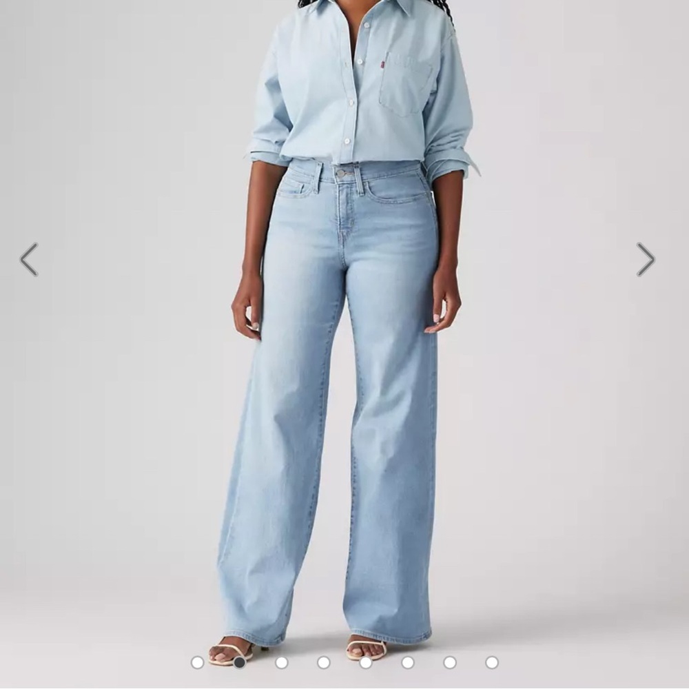 318 Shaping Wide Leg Levi’s Jeans
